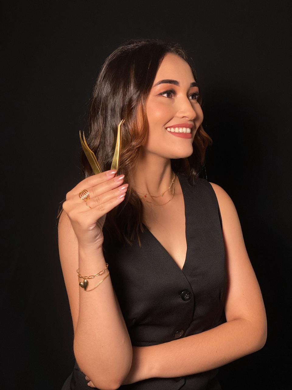 Anna Costa - Designer de sobrancelhas